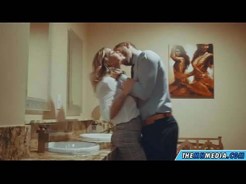 ❤️ Kiam belplena blondulo delogas vin en publika necesejo ❤ Seksofilmeto ĉe eo.high-pass.ru ❌️